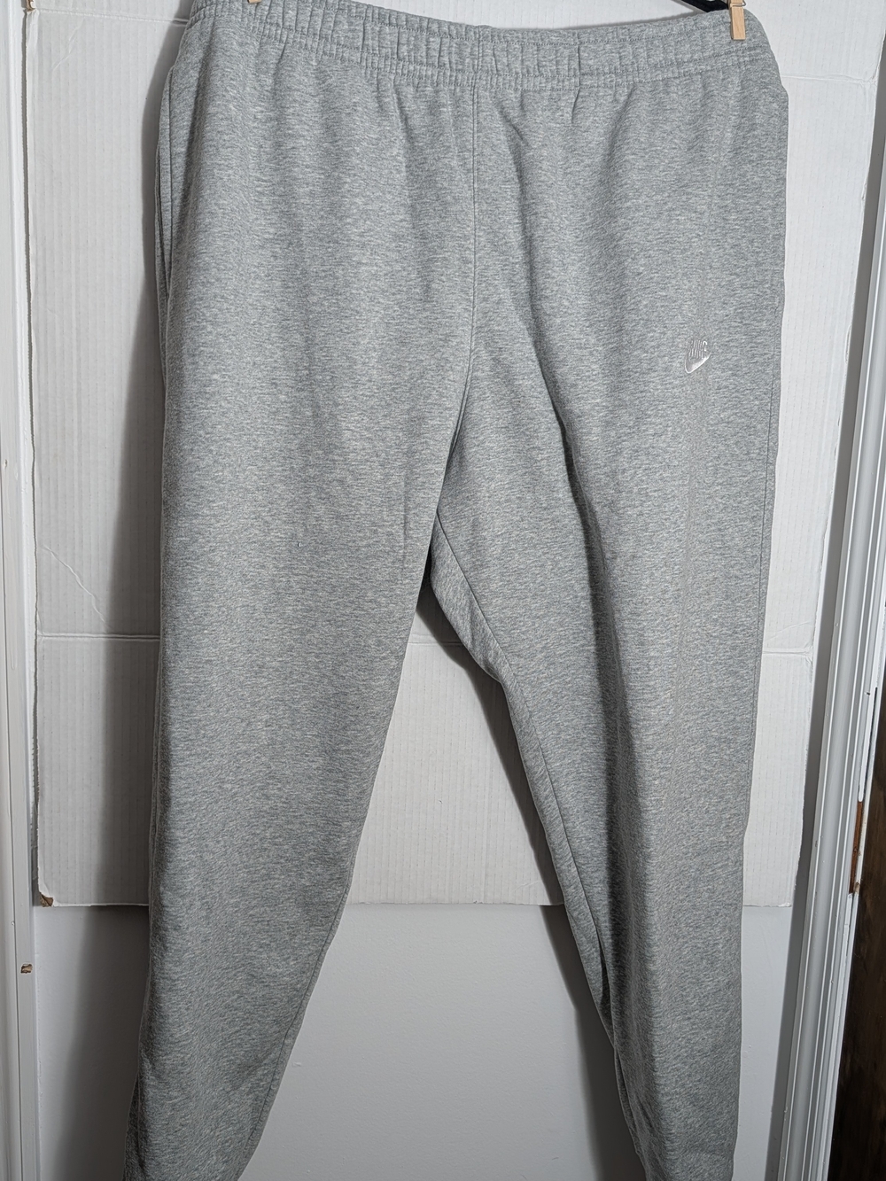 Nike Men's Light Grey Jogger Sweatpants
